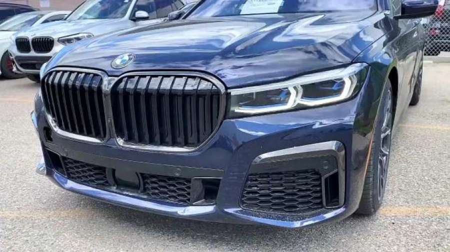 重磅新车!抢先实拍2021款宝马750i,看这霸气和内饰,立刻心动了