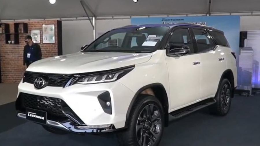 2021款全新丰田奔跑者实车展示比上一代好看太多等不等自己想