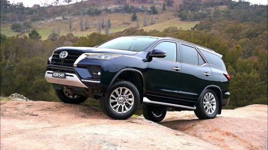 2021款全新丰田奔跑者闪亮登场看到三排空间那刻不要太喜欢了