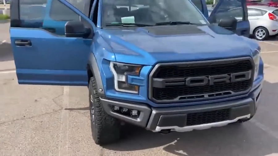 2021款福特猛禽f150登場看到超大後尾箱才是驚豔開始