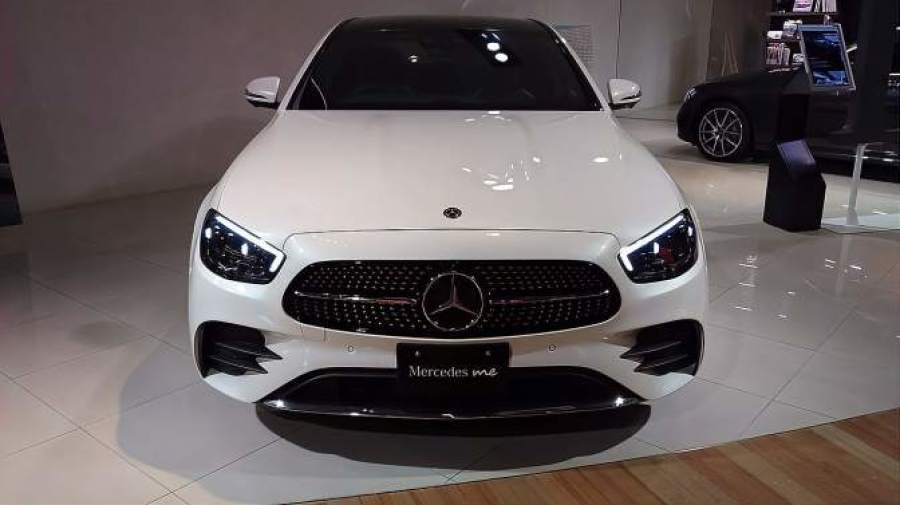 高清实拍2020款奔驰e300sport