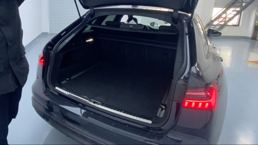 体验全新奥迪a6avant储物空间打开后备箱才恍然大悟