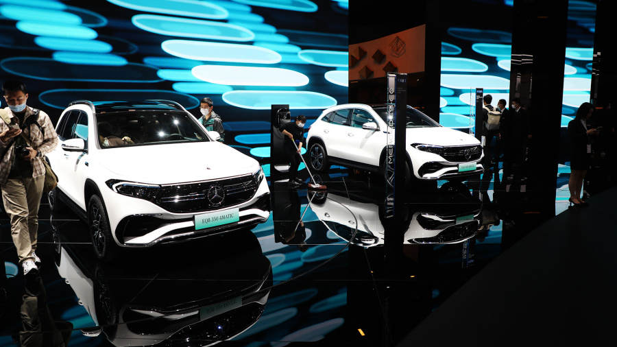 eqseqbeqa首发全新奔驰c级亮相揭秘上海车展奔驰展台新车