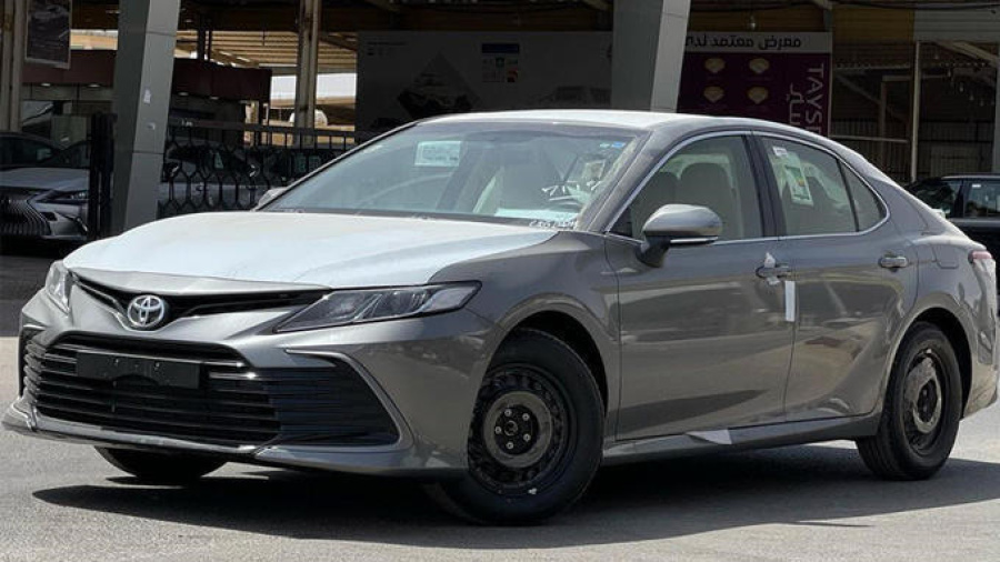 全新丰田凯美瑞le海外实拍曝光搭载25l发动机