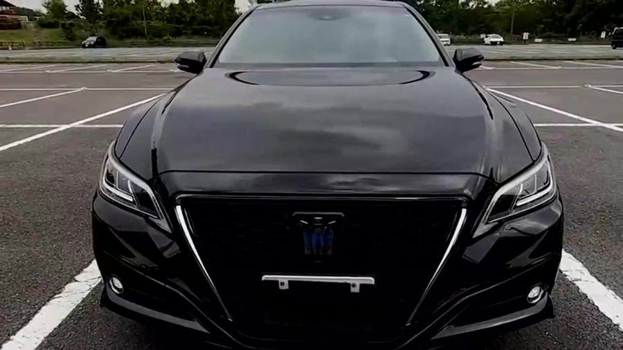 2021款丰田皇冠混动版展示