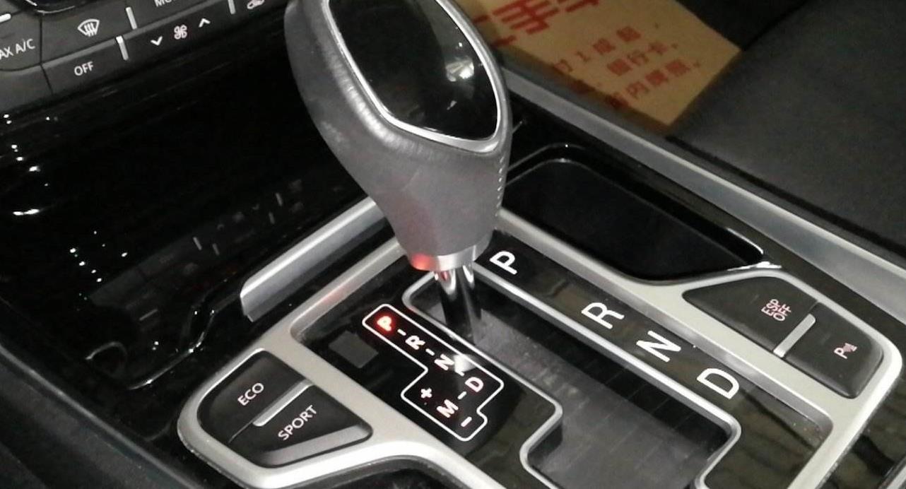 自动挡汽车的直排档和蛇形档有什么区别看完这些让你一目了然