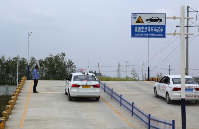 在驾校练车时为什么车子不能开空调呢真不是为了省钱