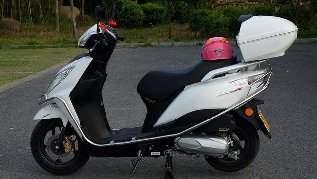 拿下本田最贵的踏板ns100r配置是真的高装配工艺需要加强啊