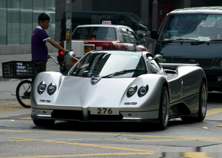 有30台名车的香港富豪 帕加尼被成龙砸过 易车