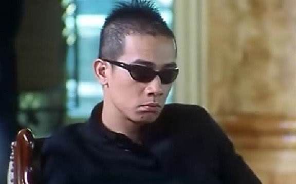 山鸡哥陈小春一辆军绿色悍马开了十几年网友老婆不让