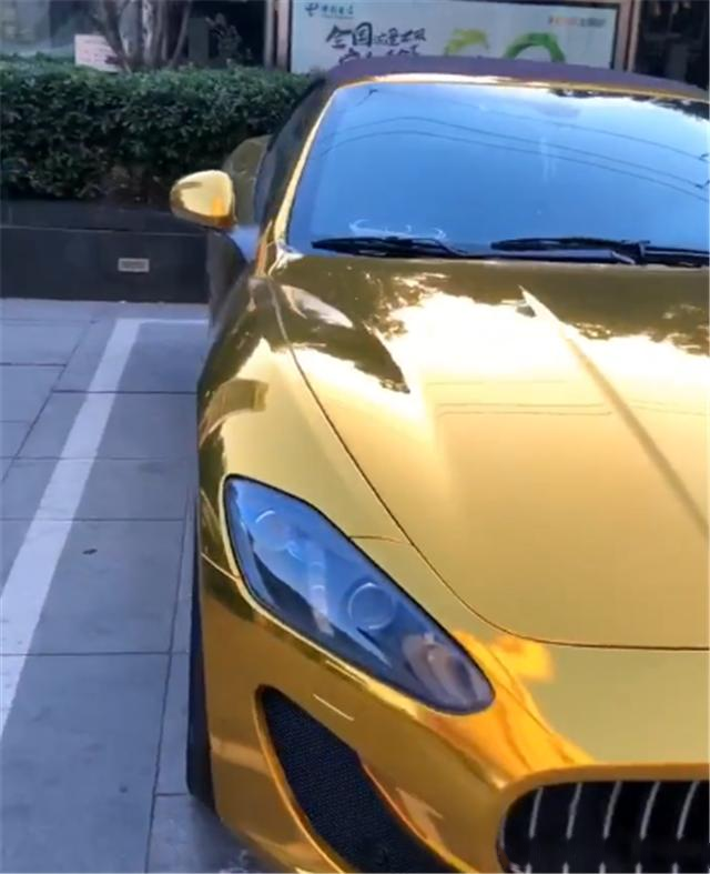 某集团大公子座驾土豪金玛莎拉蒂gt改子弹螺丝上街拉风