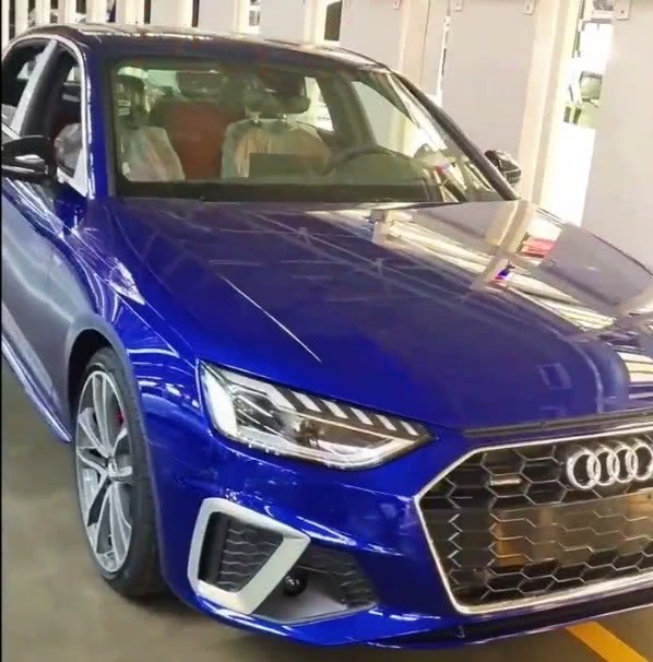 全新奥迪a4l实车来了深蓝色涂装年轻又大气将于4月上市