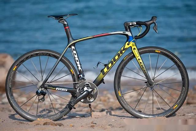 不得不说,除了经典的蒙特里安涂装外,695的众多国旗涂装还是给我留下