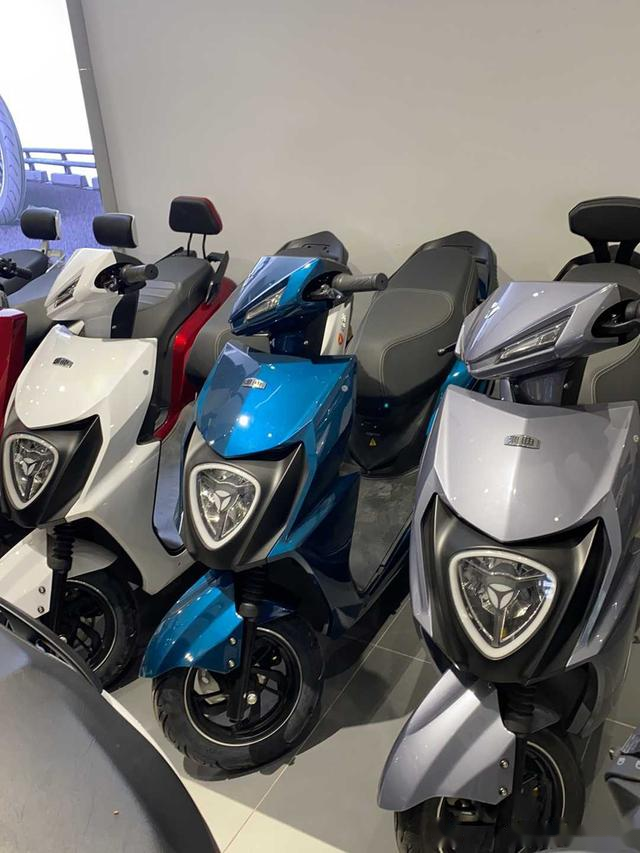 雅迪铂金版t6配led基因大灯四种规格电池通配价格你满意吗