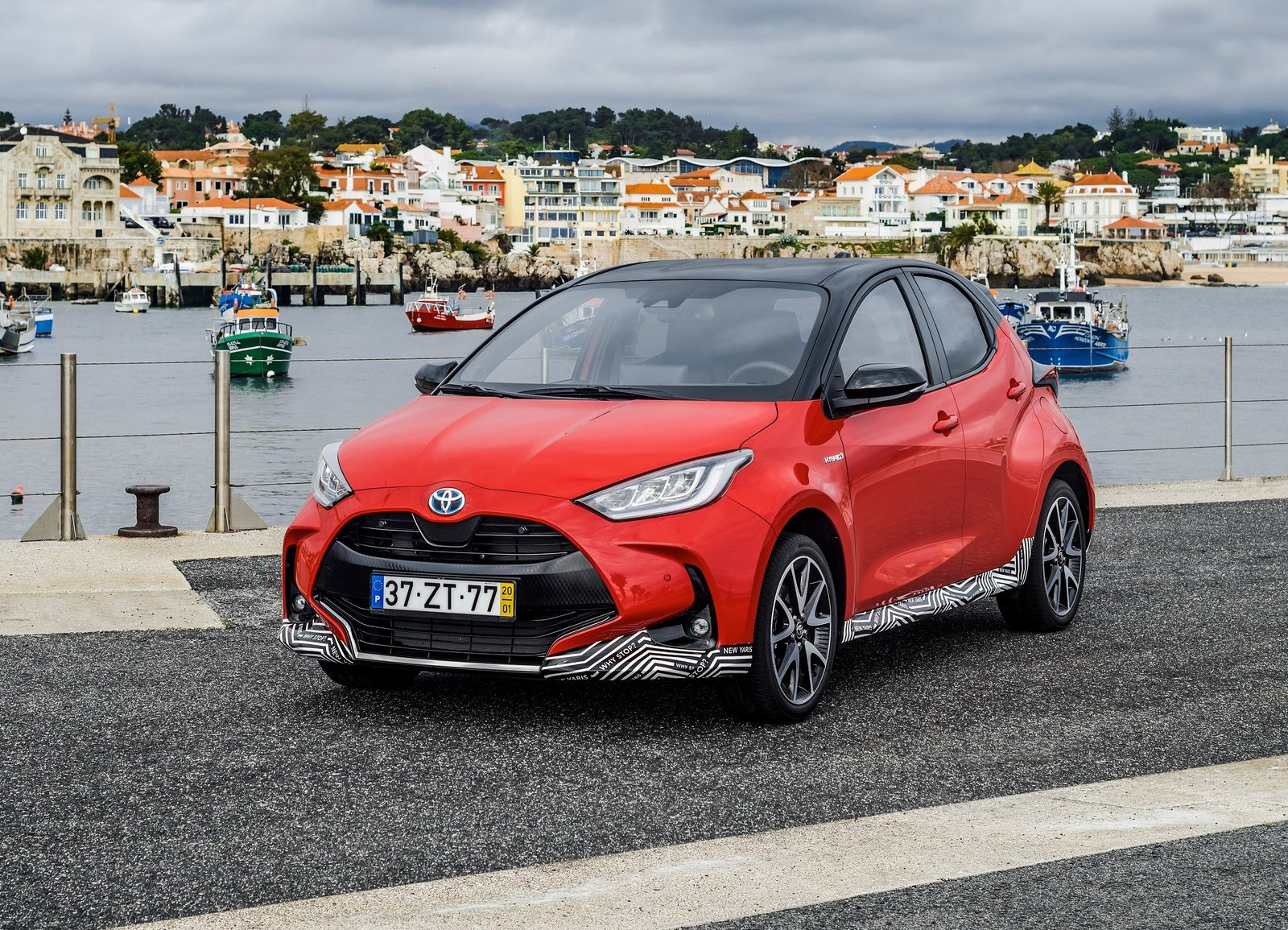 丰田预告了半天到头来发布的只是个yariscross