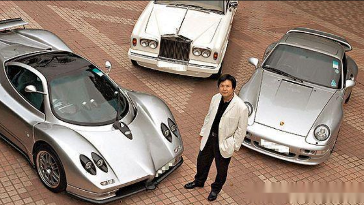 他是成龙的大哥坐拥400亿资产跑车多达30辆总值超3亿