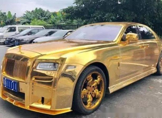 黄金战车劳斯莱斯出售买车送200万车牌却无人识货