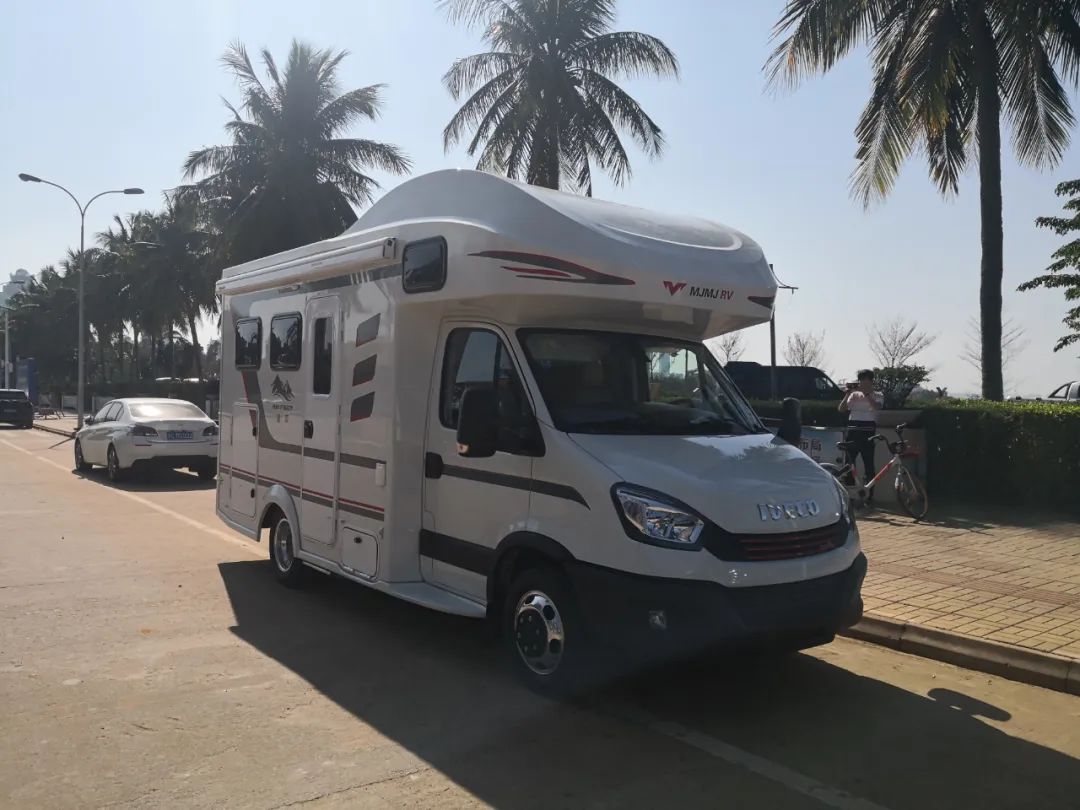 438万元的顶配自动挡依维柯欧胜c型房车美景美家mj6