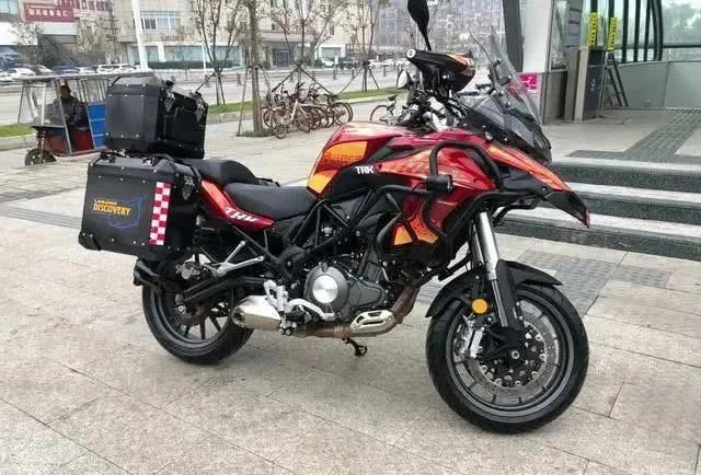 贝纳利这款双缸拉力车配20升油箱可很多人说不适合摩旅