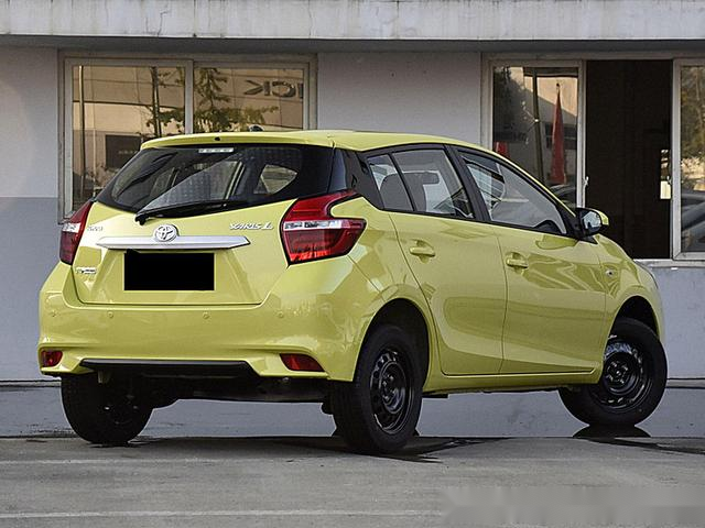 丰田最新小型车来了重11吨多自动挡8万多比本田飞度更值