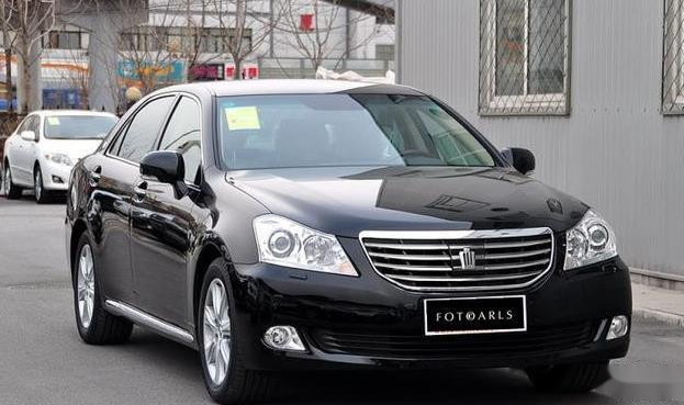 丰田皇冠43lv8实拍高端大气外观非常个性潮流