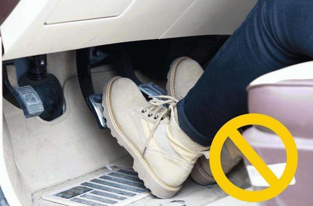 汽车的刹车和油门为什么只用右脚这里面全是黑科技