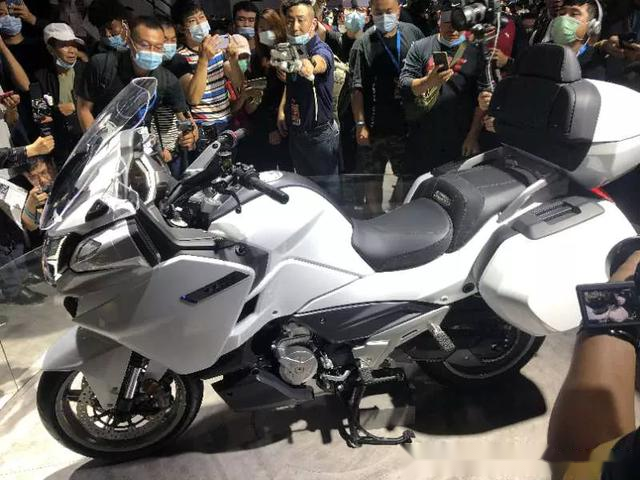 重庆摩博会上民用版春风1250trg正式亮相