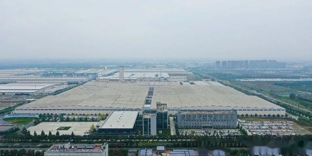 宋plus工艺挑战豪华车探秘比亚迪西安智能工厂