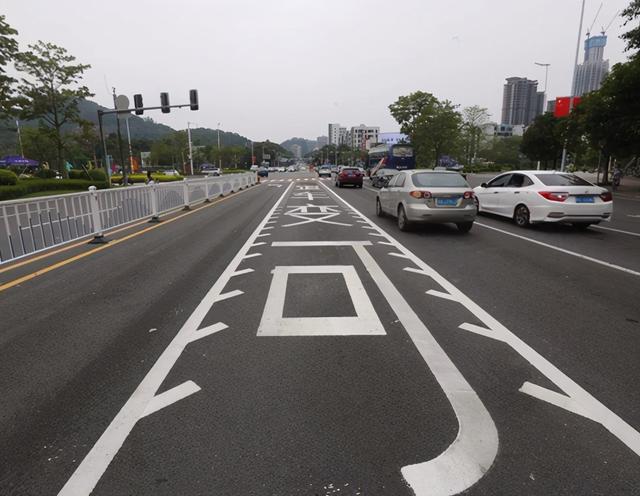 纵向减速标线怎么走不违章