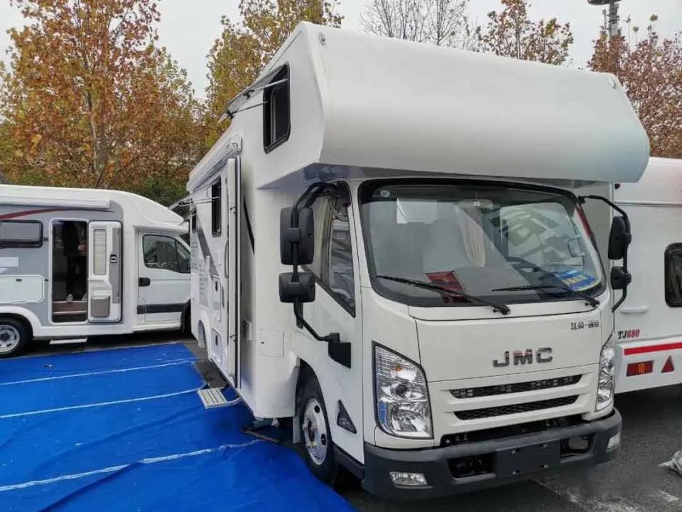 要自动挡要国六还要大空间来看看华居轻卡畅玩版大魔方