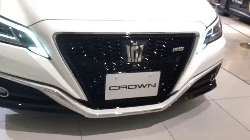 2021款丰田皇冠到店实拍太漂亮了看这颜值给个不喜欢的理由