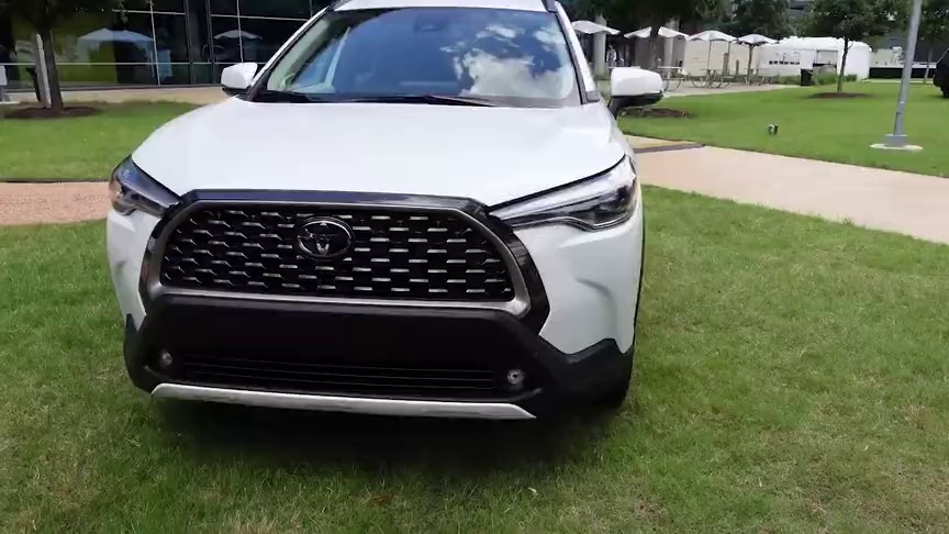 新车展示,实拍2021款丰田卡罗拉cross,国产后买不买自己看着办